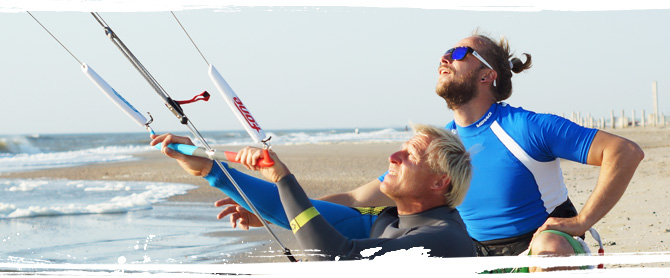 Zertifizierte Kitesurf-Lehrer kümmern sich um ihre Schüler