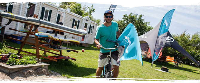 Die Unterbringung auf dem Campingplatz oder in einem eigenen Wohnmobil ermöglicht die nötige Entspannung nach einem anstrengenden Kitesurf-Tag